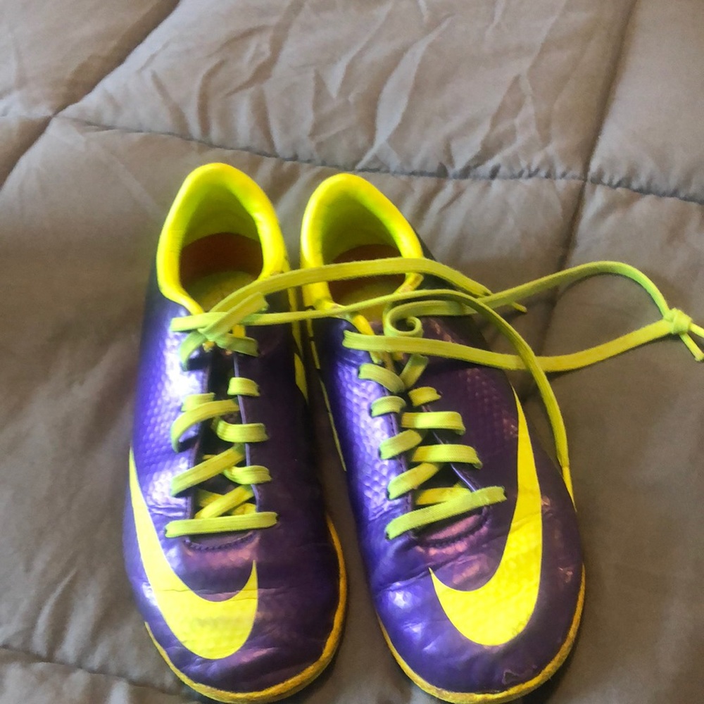 Nike indoor soccer shoes